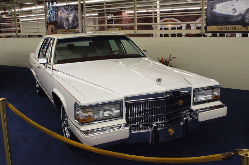 Seen at the famous Auto Collection at The Quad (formerly Imperial Palace), Las Vegas.
A fairly late example of the ultimate 1980s land yacht. When General Motors switched nearly all its models to FWD in 1985 (including almost all Cadillacs), the