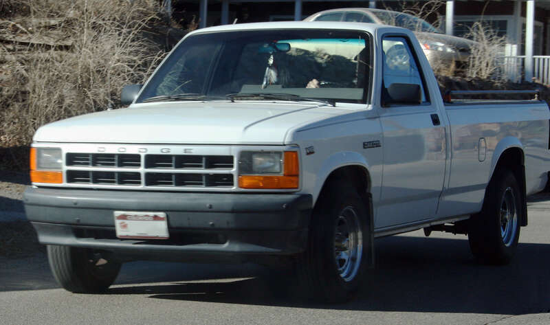 1991 Dodge Dakota V6 - this was the only year with the rounded facelift nose in combination with classic sealed-beam headlights. For 1992, the Dakota received flush-fitting headlights.