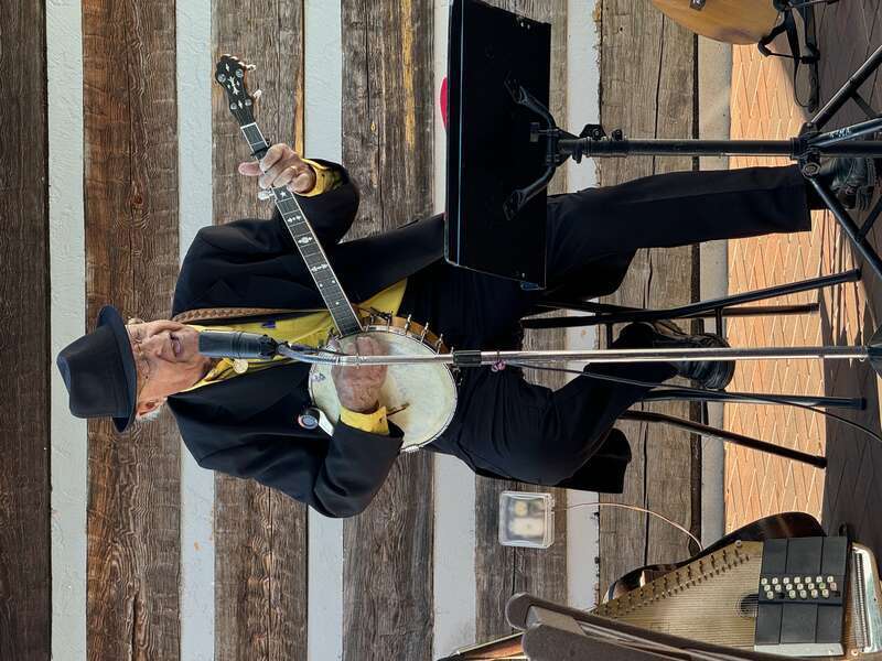 Bluegrass musician at the The Apple Barn and Cider Mill