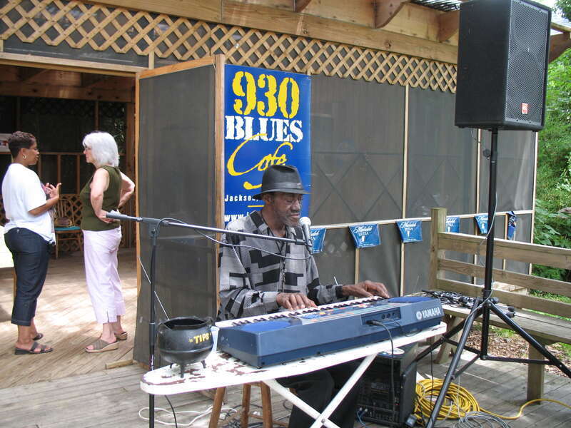 Party and silent auction at the 930 Blues Cafe, sponsored by the Mississippi Democratic Club and the Hinds County Federation of Democratic Women.  More pictures are &amp;lt;a href=&quot;http://www.maynor.net/DemParty/&quot; rel=&quot;nofollow&quot;&amp;gt;here&amp;lt;/a&amp;gt;.