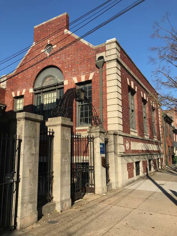 Photograph by Eli Pousson, 2017 November 29.