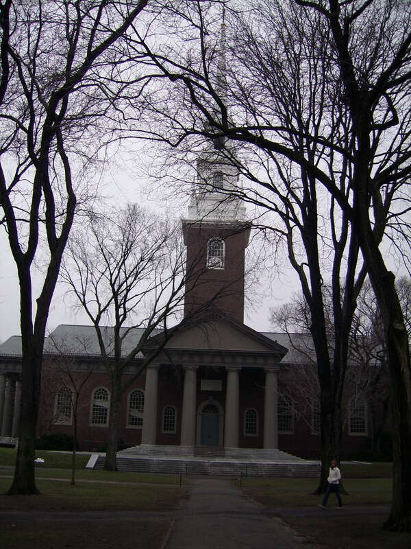 Harvard Memorial Church, Harvard New Yard, was built in 1932 in honor of the men and women of Harvard University who gave their lives in World War I.