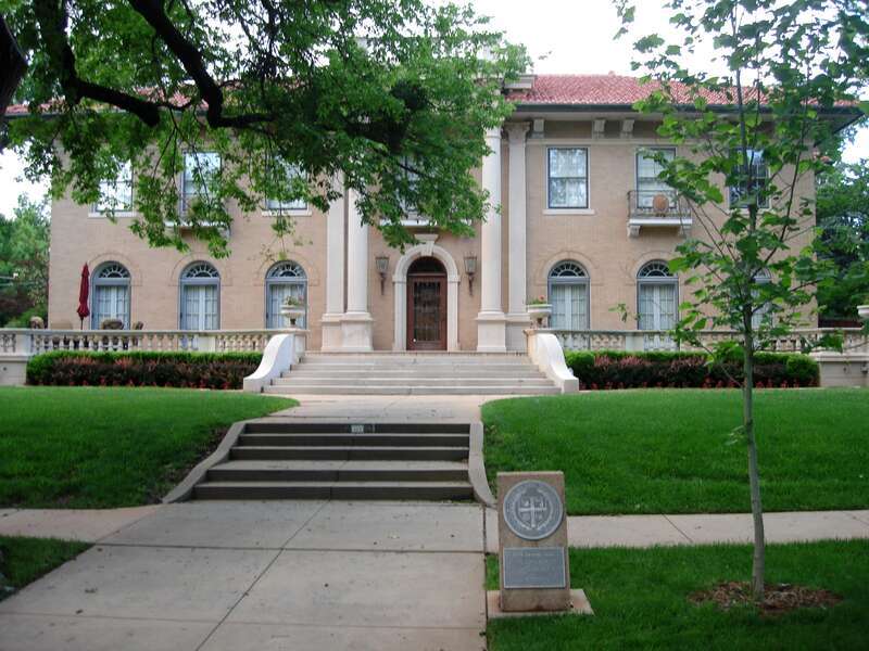 Oklahoma City - Heritage Hills, 327 NW 18th St.