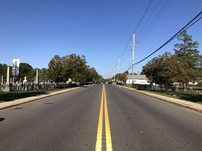 View east along New Jersey State Route 33 (Mercer Street) between Summit Street and Grape Run Road in Hightstown, Mercer County, New Jersey