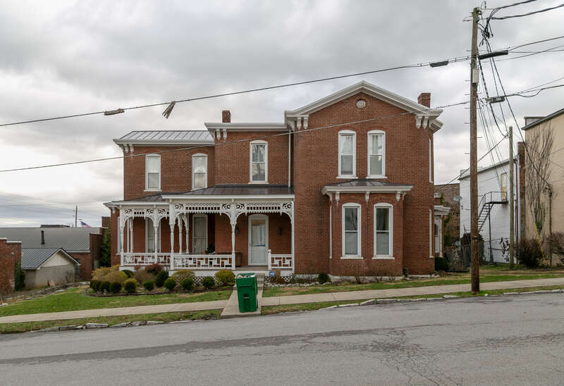 Front view of the A.D. Price House in Harrodsburg, Kentucky.