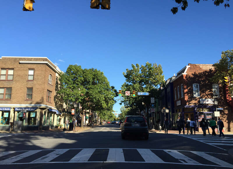 View east along Virginia State Route 7 (King Street) at U.S. Route 1 southbound (Henry Street) in Alexandria, Virginia
