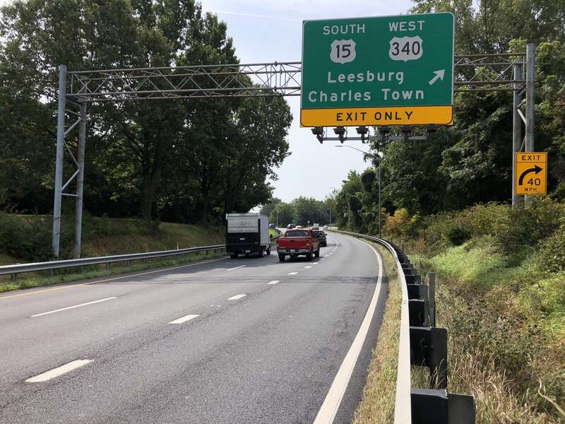 View south along U.S. Route 15 and east along U.S. Route 40 (Frederick Freeway) at the junction with U.S. Route 340 in Frederick, Frederick County, Maryland