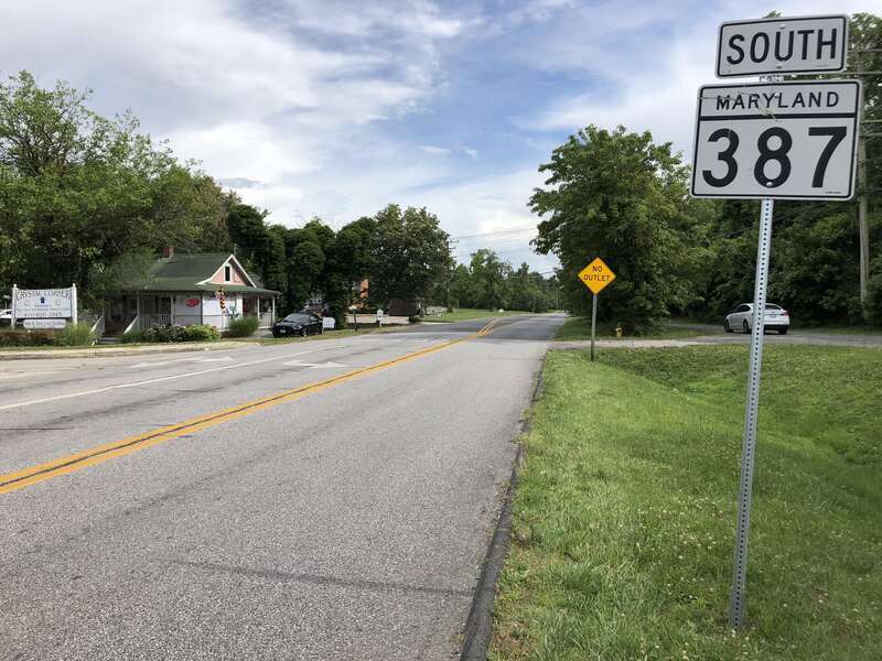 View south along Maryland State Route 387 (Spa Road) at Forest Drive in Annapolis, Anne Arundel County, Maryland