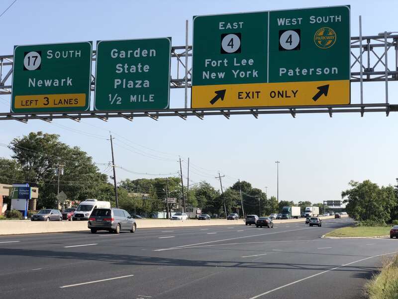 View south along New Jersey State Route 17 at the exit for New Jersey State Route 4/Garden State Parkway SOUTH (Fort Lee, New York, Paterson) in Paramus, Bergen County, New Jersey