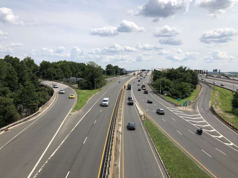 View south along U.S. Route 9 from the overpass for New Jersey State Route 440 (Middlesex Freeway) in Woodbridge Township, Middlesex County, New Jersey