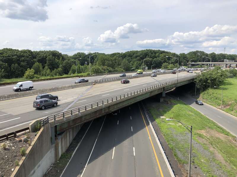 View north along the southbound lanes of U.S. Route 9 from the overpass for New Jersey State Route 440 (Middlesex Freeway) in Woodbridge Township, Middlesex County, New Jersey