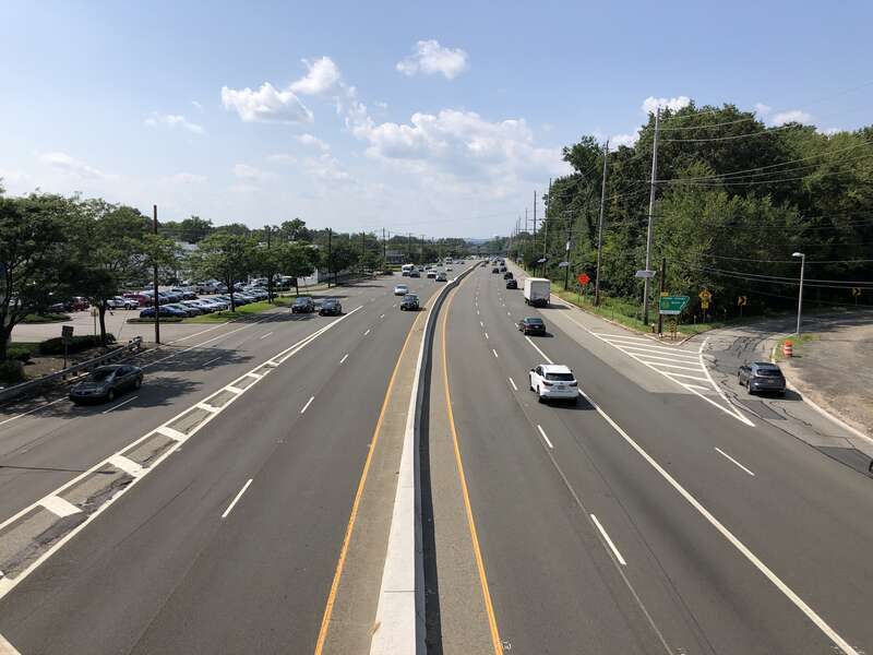 View west along New Jersey State Route 4 (MacKay Highway) from the overpass for New Jersey State Route 444 (Garden State Parkway) in Paramus, Bergen County, New Jersey