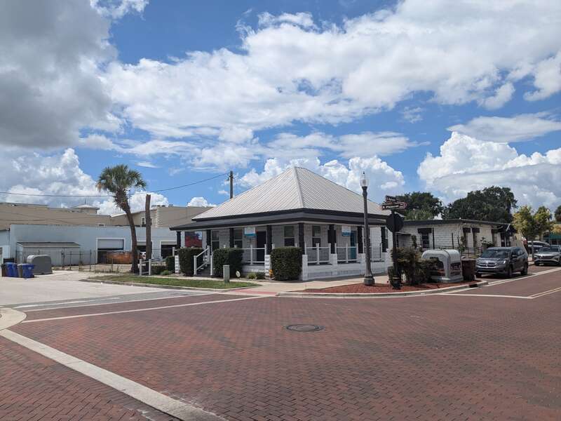 Residential to commercial conversion near the Kissimmee Amtrak station