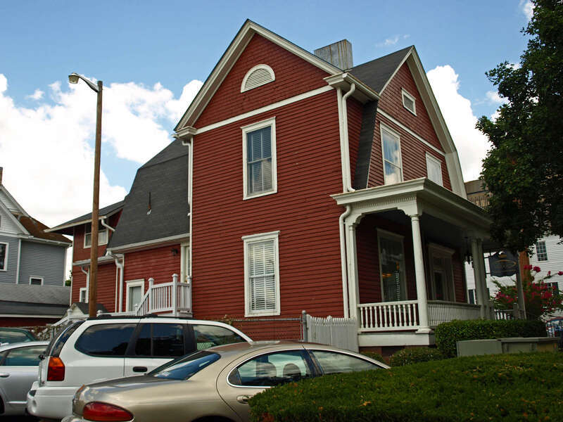 400 Franklin Street in Huntsville, Alabama, one of the Hundley Rental Houses listed on the National Register of Historic Places.