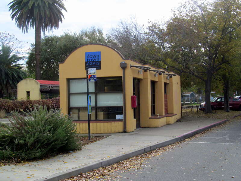 Amtrak Thruway Motorcoach stop at Davis station in November 2017