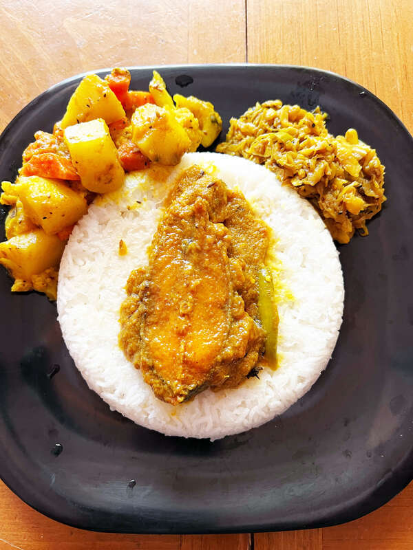 Rice, fish and vegetables.