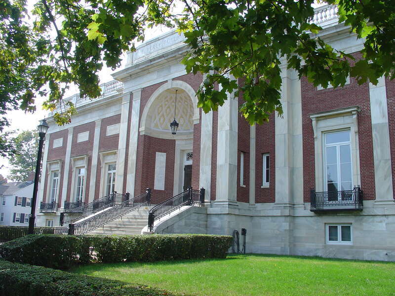 Beverly Public Library 
32 Essex Street 

Beverly, Massachusetts