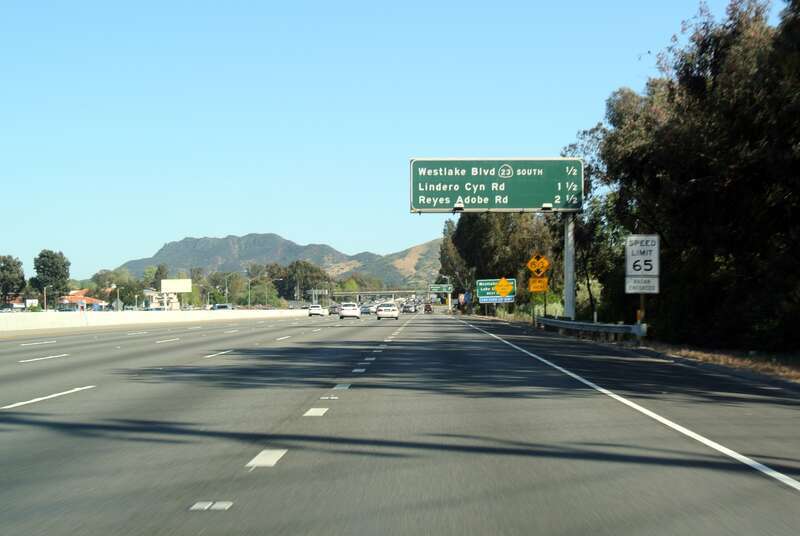 Overlap CA 23/US 101 as Ventura Freeway, seen towards east/south.