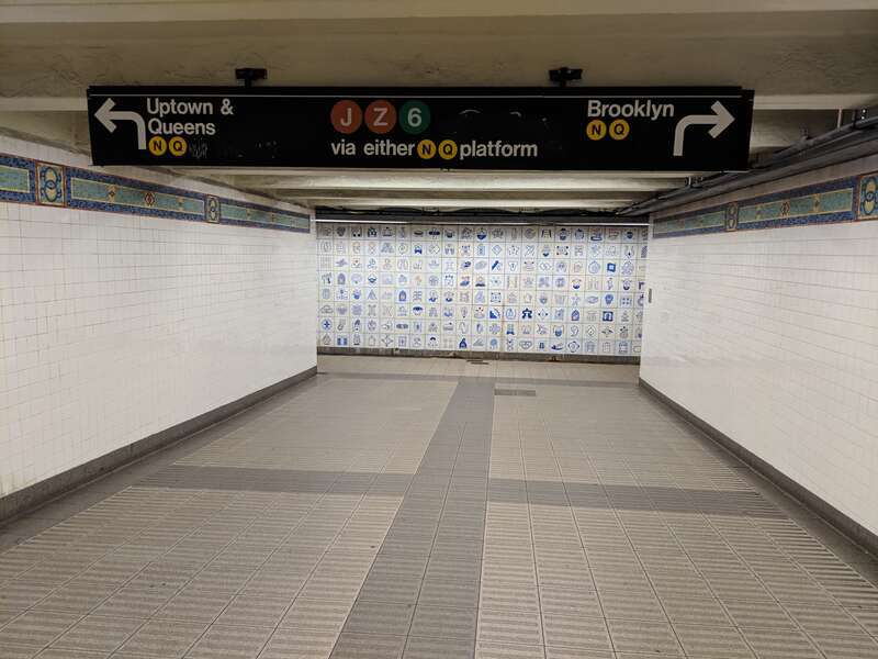 Photograph of the hallway allowing access to both the uptown and downtown platforms for the NQ line in Canal Street Station in New York City.