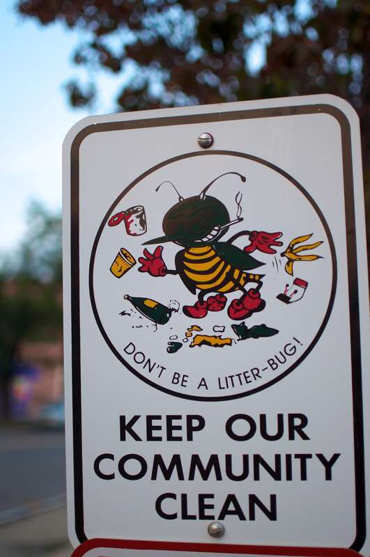 A sign discouraging litterbugs