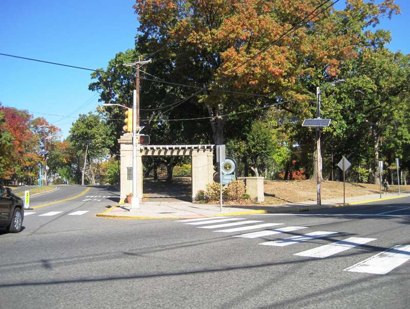 Photo of the entrance arch/gate at the southern end of Stephen R. Gregg Park in Bayonne, New Jersey. Photo taken from County Route 501 (John F. Kennedy Boulevard) at Parkview Drive / West 37th Street looking north-northwest.