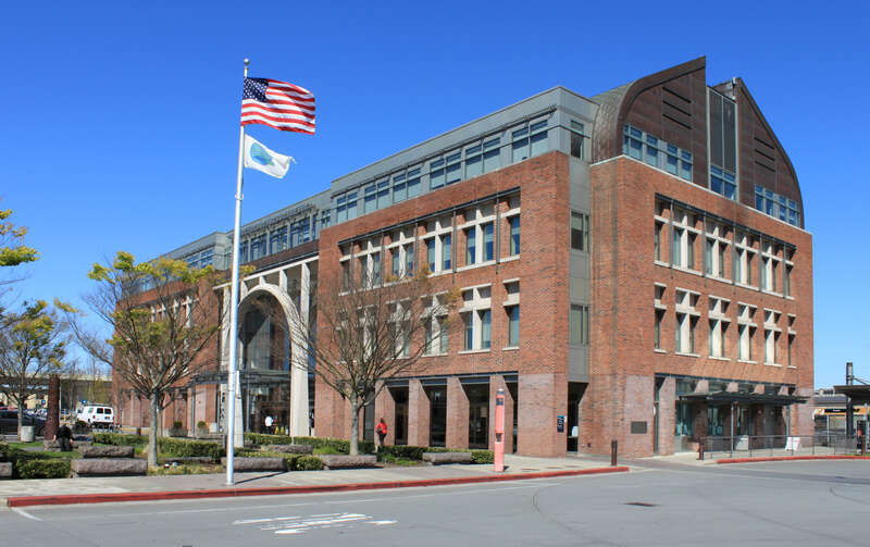 The station building at Everett Station in Everett, Washington, as viewed from its bus loop.