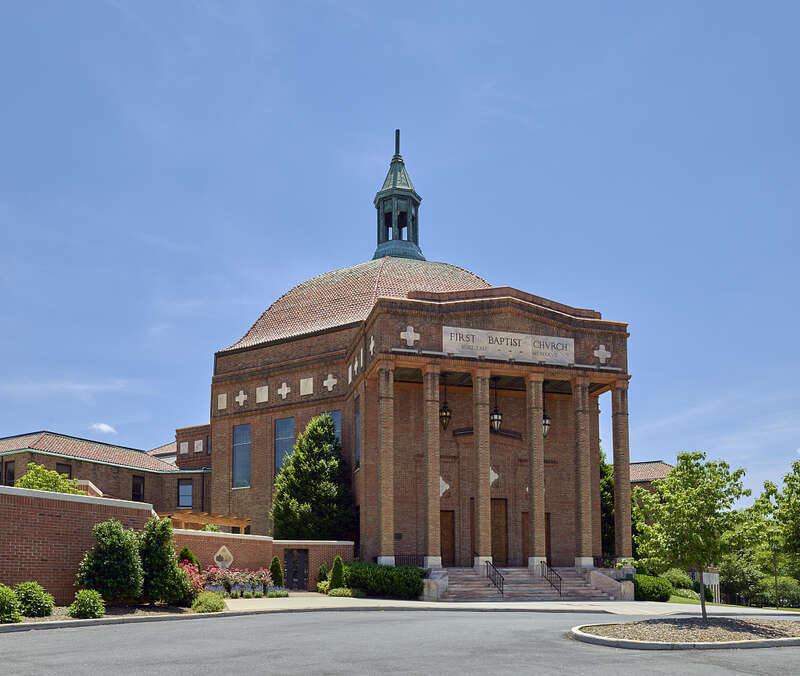 Title: First Baptist Church in Asheville, North Carolina.
Physical description: 1 photograph : digital, tiff file, color.

Notes: Purchase; Carol M. Highsmith Photography, Inc.; 2017; (DLC/PP-2016:103-7).; Forms part of: Carol M. Highsmith's America