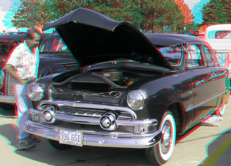 View with 3D red/cyan glasses.