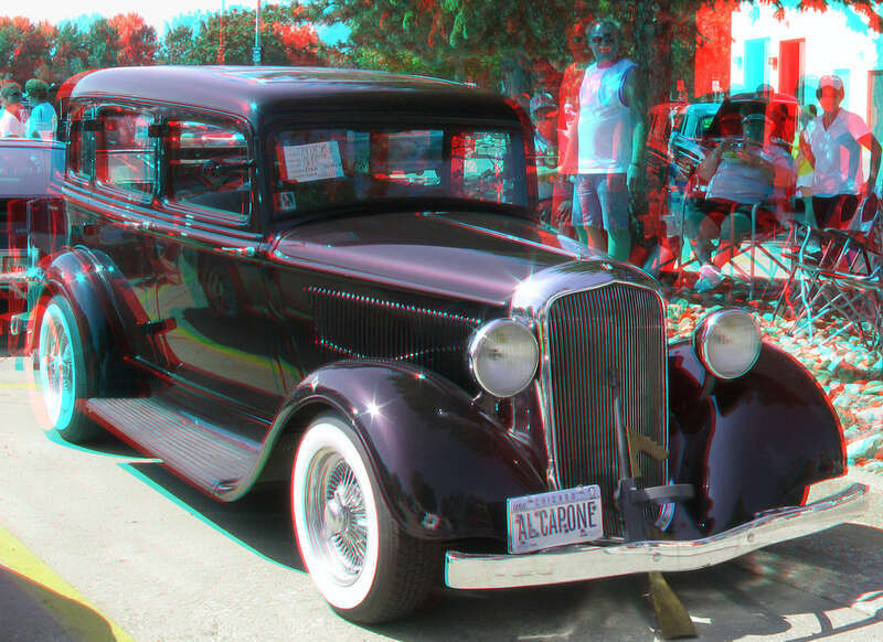 View with 3D red/cyan glasses.