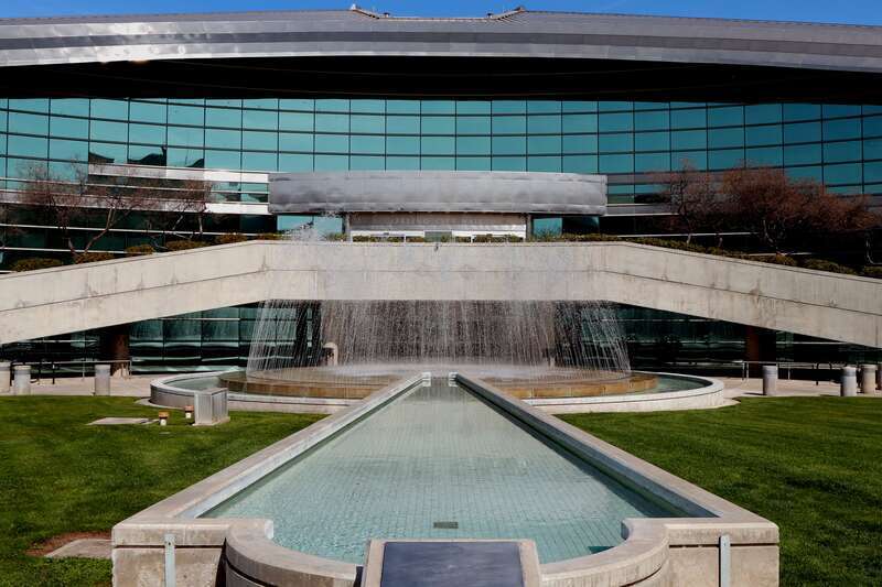 View of the fountain at the center of the main entry to Fresno City Hall. Located at 2600 Fresno Street, Fresno, CA 93721. The building was designed by Canadian architect Arthur Erickson.