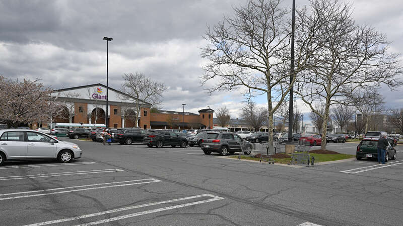 The Giant grocery store in the Kentlands Market Square shopping center with a parking lot full of cars.  Kentlands neighborhood, Gaithersburg, Maryland.