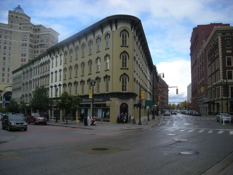 The intersection of Monroe Center Street and Ottawa Avenue in Grand Rapids, Michigan (United States).