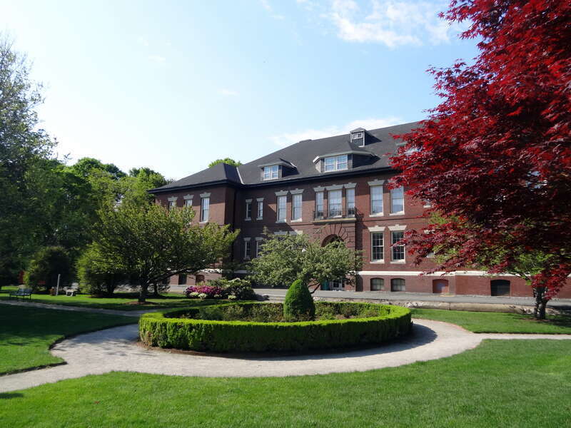 Hardie Building 
Montserrat College of Art 
23 Essex Street 
Beverly, Massachusetts

This building was originally the Hardie Elementary School