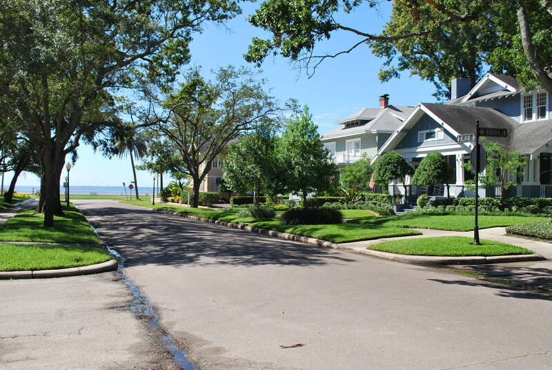 Hyde Park Historic Districts, Roughly bounded by the Hillsborough River and Bay, Howard Avenue, and Kennedy Boulevard Tampa