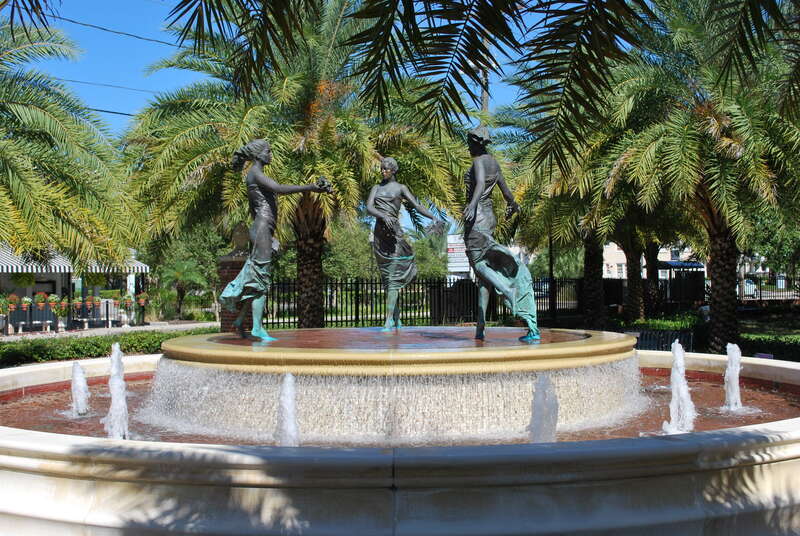 Hyde Park Historic Districts, Roughly bounded by the Hillsborough River and Bay, Howard Avenue, and Kennedy Boulevard Tampa