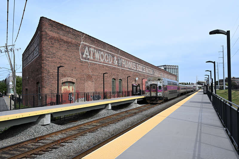 An inbound train at Chelsea Station in September 2024