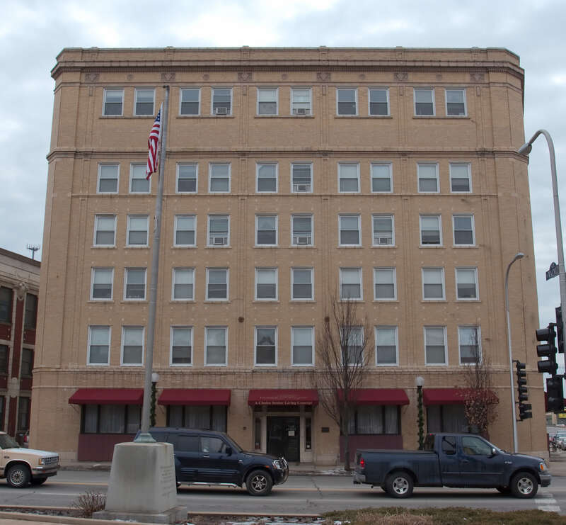 Champaign, IL

Inman Hotel (added 1989 - Building - #89001732)
Also known as National Academy of Arts
17 E. University Ave., Champaign
	
Historic Significance: 	Event, Architecture/Engineering
Architect, builder, or engineer: 	English Brothers,