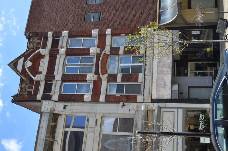 Front of the Isaac Gant Company Building (now occupied by a bistro restaurant), located at 221 Main Street in Evansville, Indiana, United States.