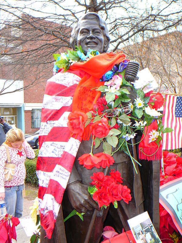 w:James Brown Memorial, Statue, Augusta, Georgia