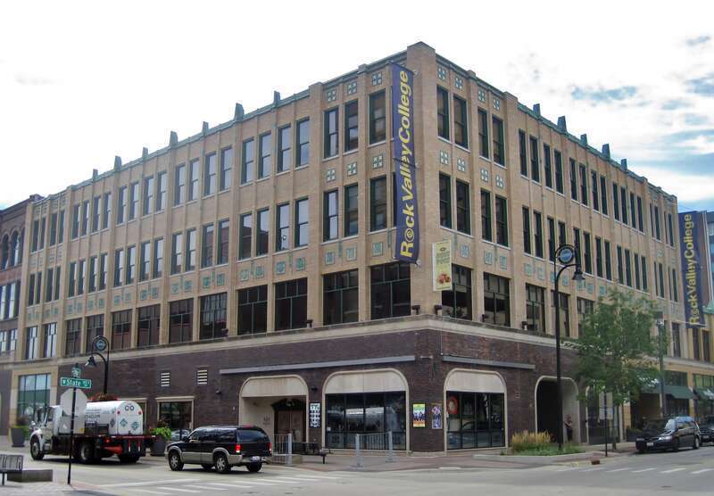 John R. Porter Drug Company in the West Downtown Rockford Historic District (1929). The upper floors housed the Metropolitan Store. In 1959, the neighboring D. J. Stewart Department store expanded into this building.






This is an image of a place