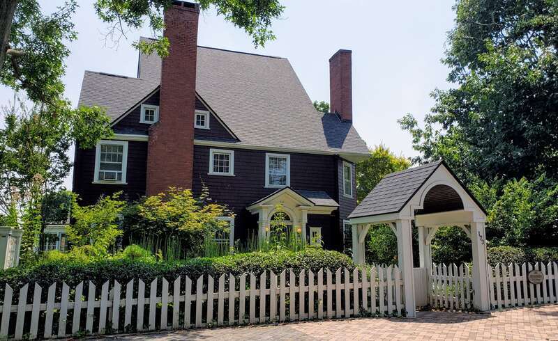 Contributing property to the Chestnut Hill Historic District.