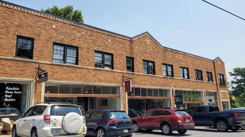 Contributing property to the Chestnut Hill Historic District.