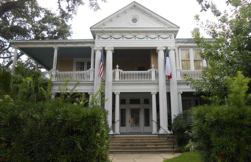 McCan-Nave House, 401 N. Glass Street, Victoria, Texas - east facade