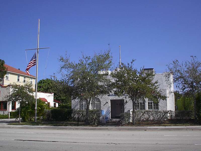 Photograph taken by Donald Albury (User:Dalbury) on January 16, 2007. I am licensing the image under GFDL.