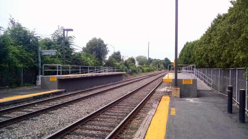 Mini-high platforms at North Beverly station in June 2015