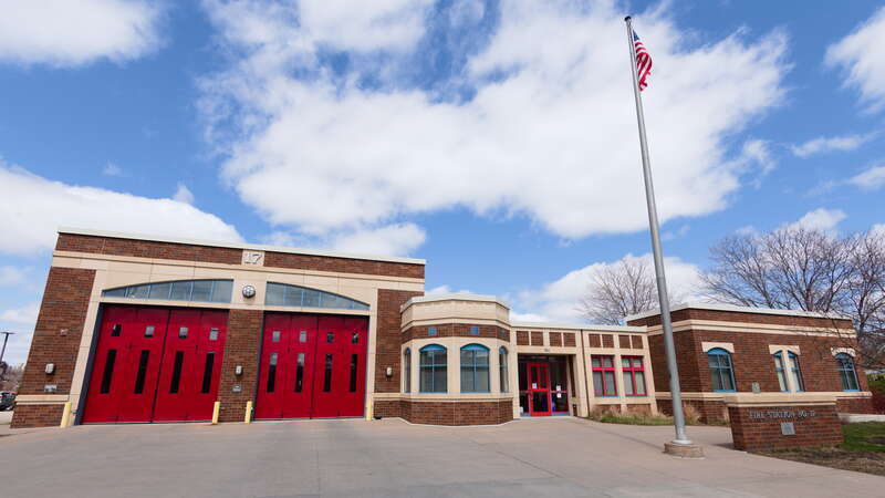 Fire station.
The neighborhood of Central is in the Powderhorn community.
Minneapolis is split into 11 communities which are split into 85+ neighborhoods. My goal in 2022 is to take photos in all neighborhoods in Mpls in roughly alphabetical