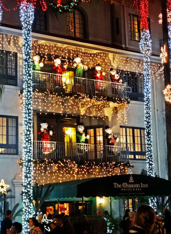 (1 in a multiple picture album)
Animated figures entertain the crowds from the balconies on the east side of the Mission in.  You can see several of the guest rooms here. Many presidents have stayed at the inn over the years.