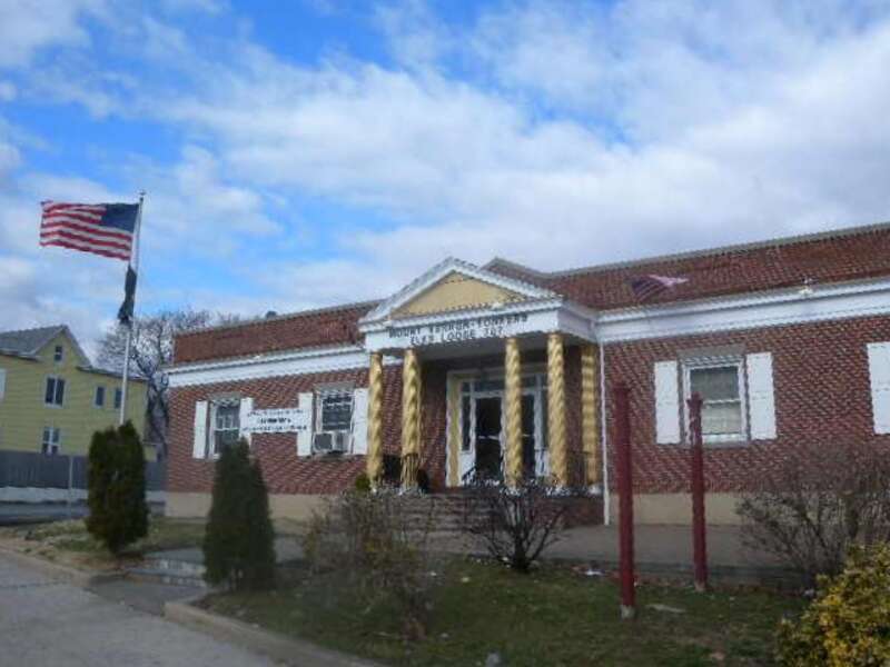 Looking west at Mt Vernon Elks lodge on a mostly sunny morning.