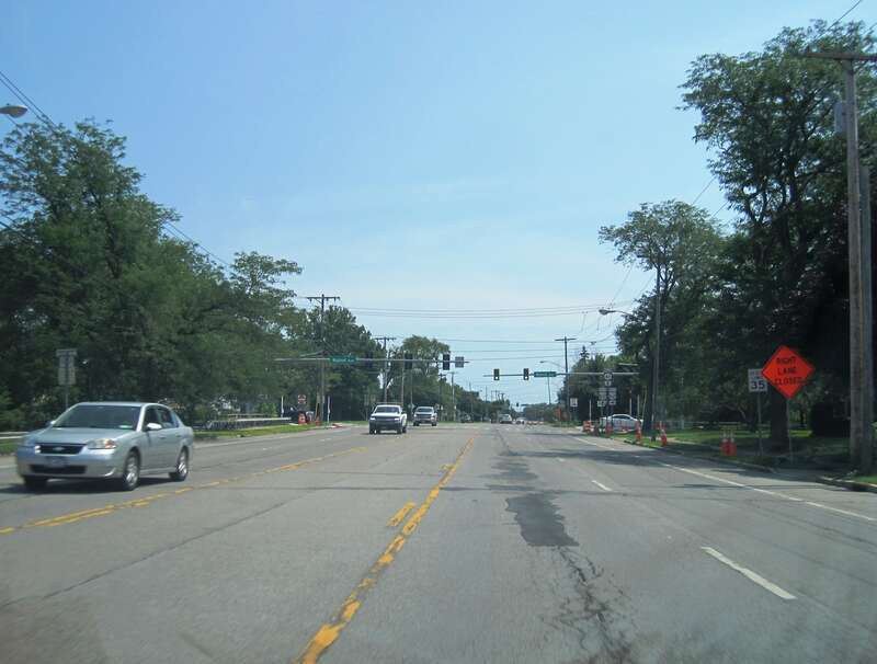 Photo of southbound New York State Route 61 (Hyde Park Boulevard) approaching the northbound lanes of U.S. Route 62 (westbound Walnut Avenue) in Niagara Falls, New York. Photo taken looking south-southeast between Pine Avenue and Walnut Avenue.