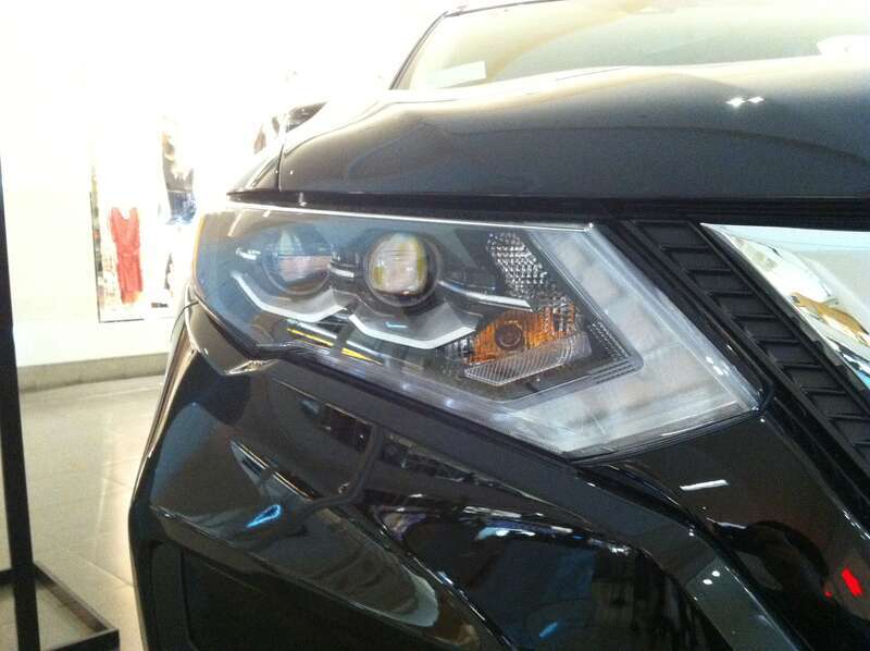 Nissan Rogue 2017 CUV Hybrid Headlight.